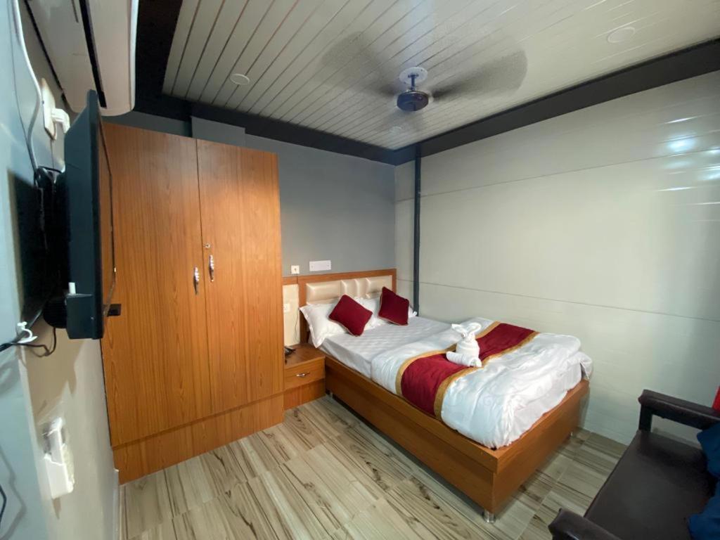 Hotel Kjs Inn Bahasi Екстер'єр фото